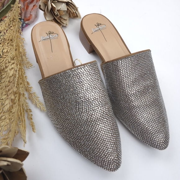 🔴 Bisou Bisou Elegant Silver Women's Mules Sz 7 - Picture 2 of 10